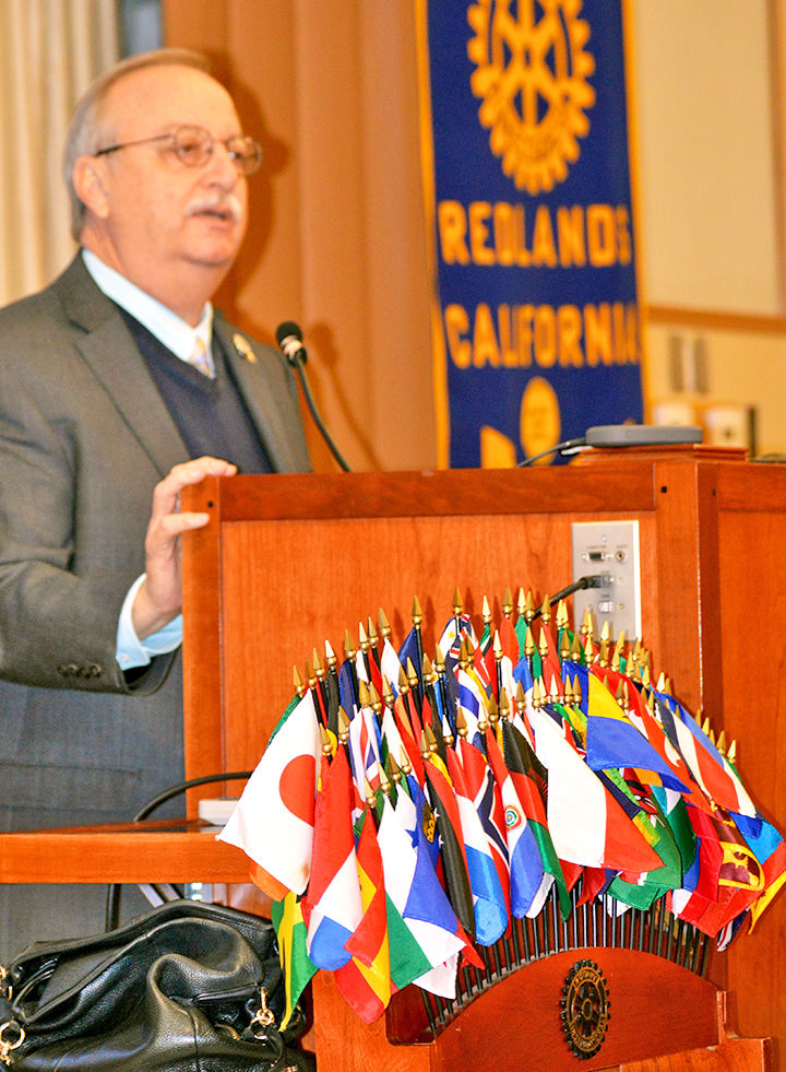 Mayor Paul Foster addresses the Redlands Noon Rotary Club